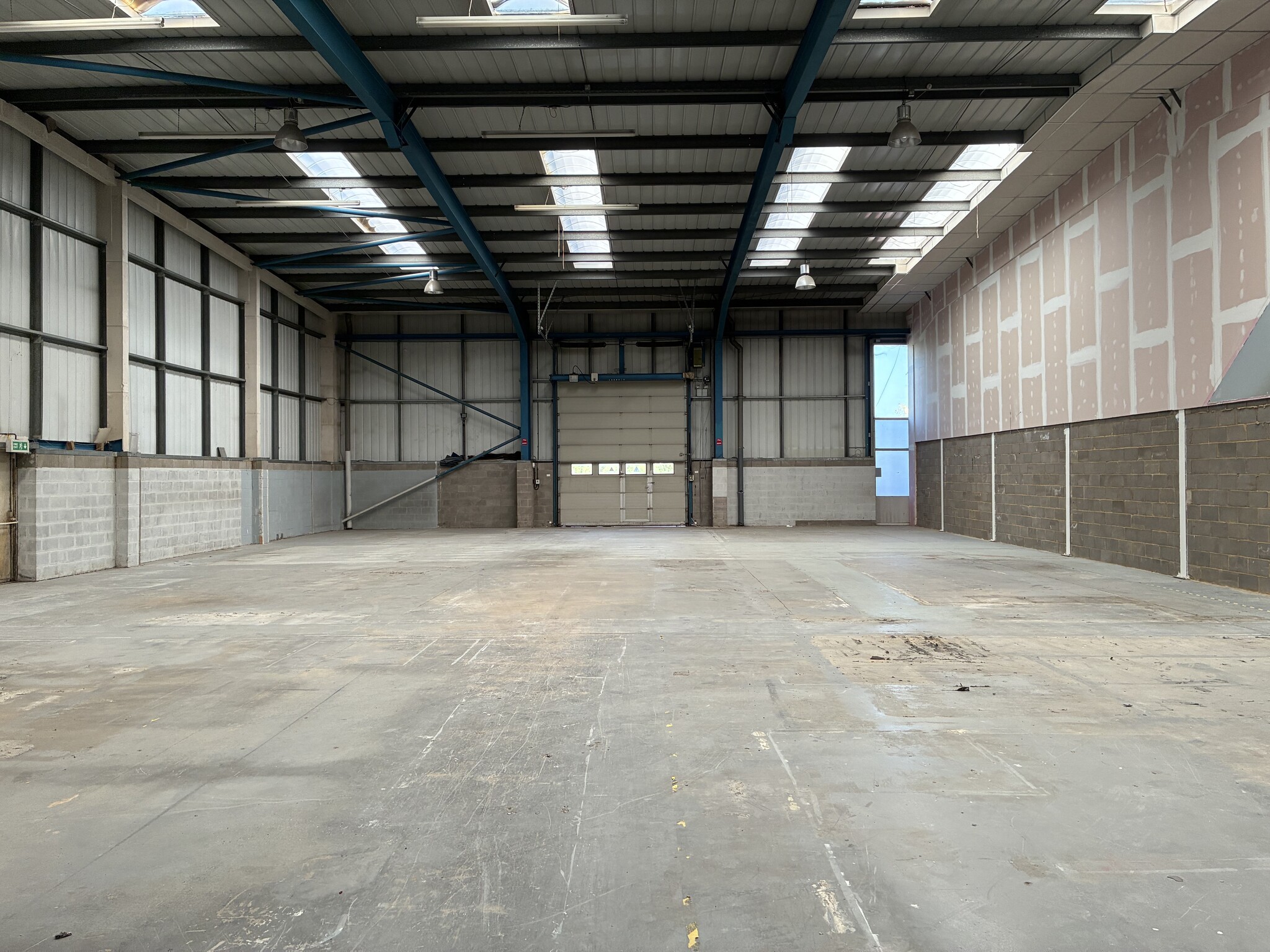 Snowdon Dr, Milton Keynes for lease Interior Photo- Image 1 of 1