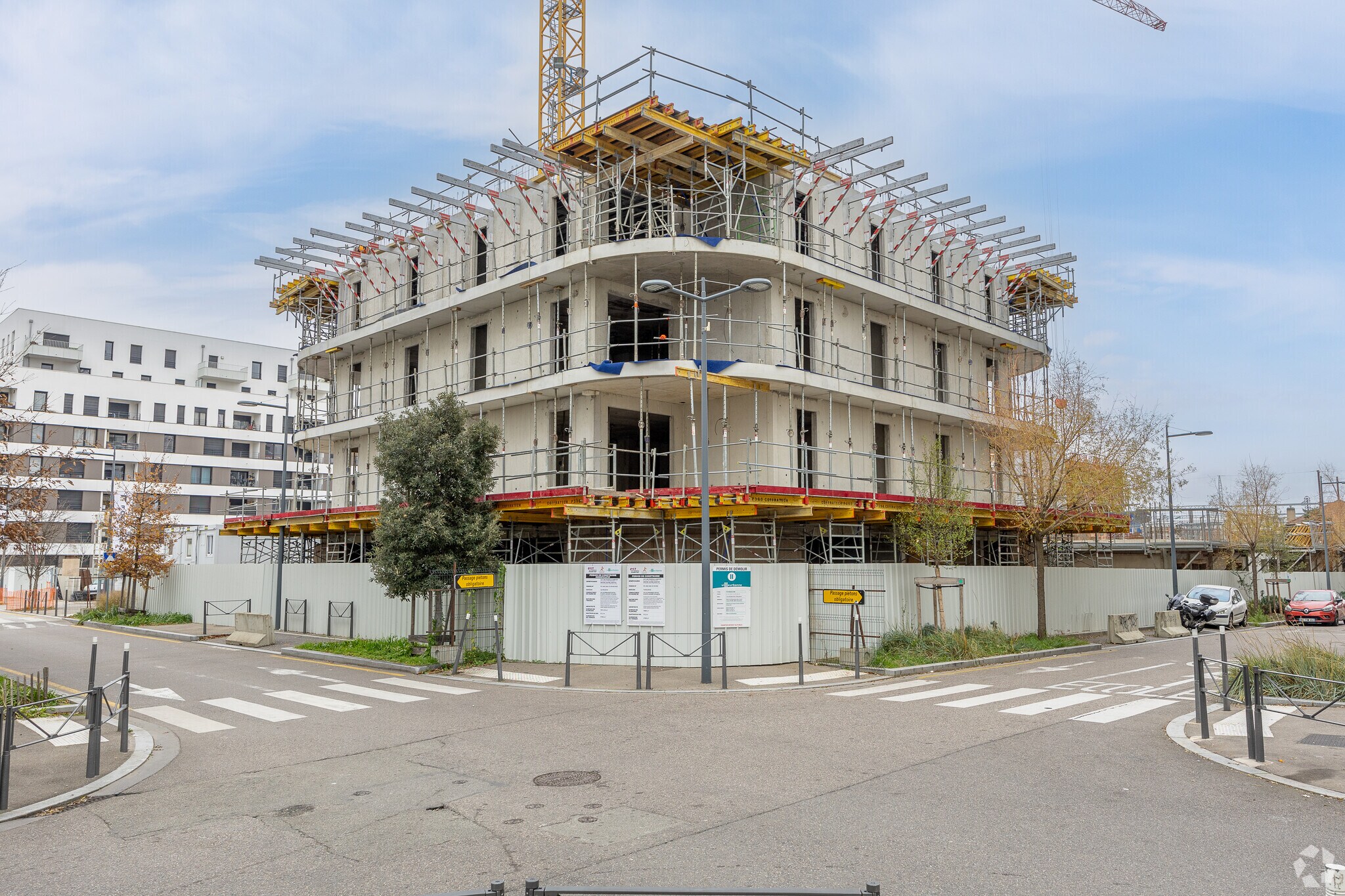 Multifamily in Villeurbanne for sale Primary Photo- Image 1 of 3
