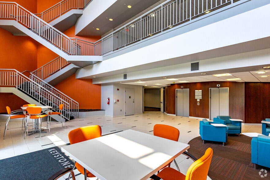 224 Strawbridge Dr, Moorestown, NJ for lease - Lobby - Image 2 of 7