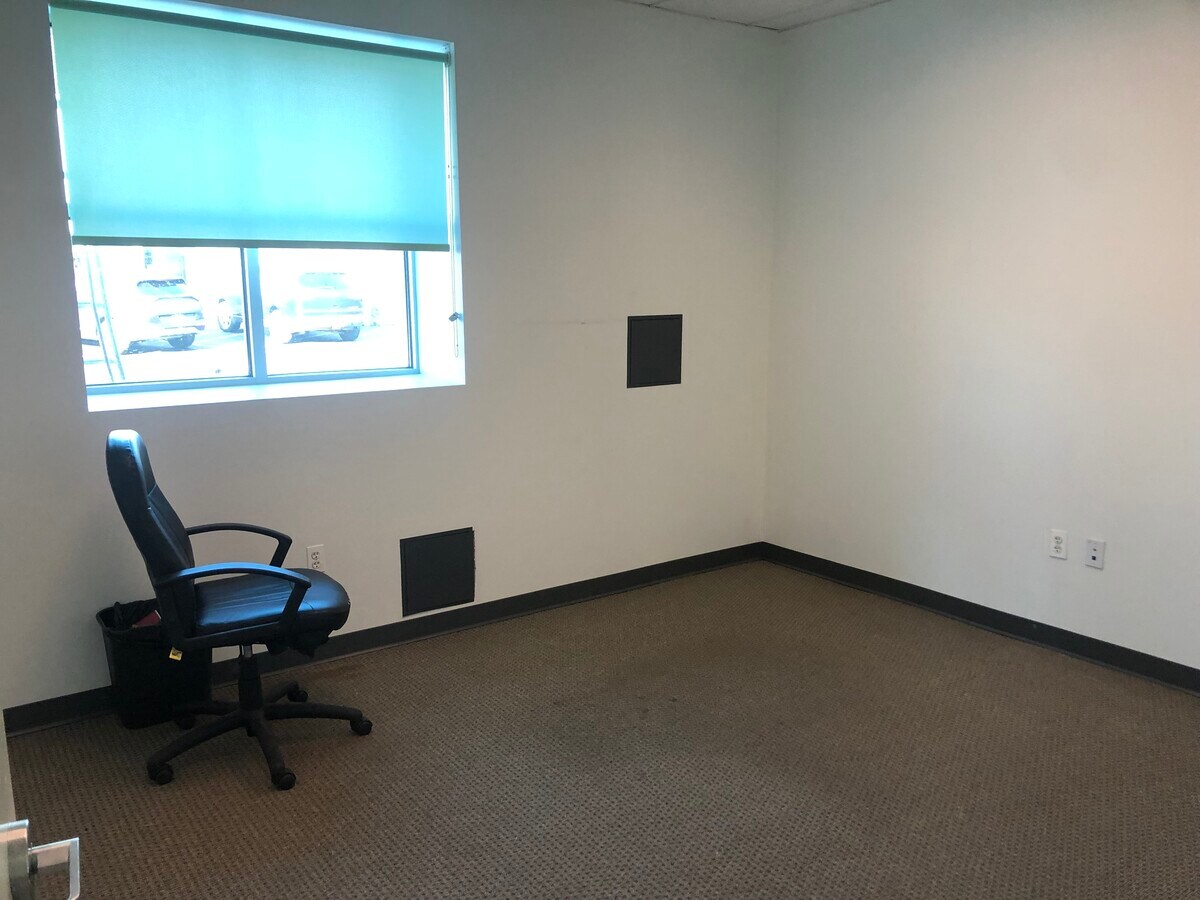 999 S Oyster Bay Rd, Bethpage, NY 11714 Warehouse Distribution