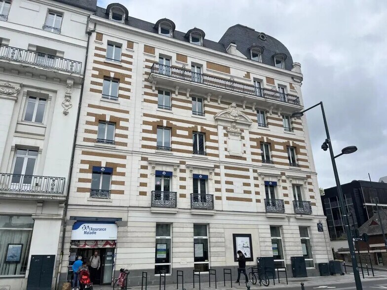 Office in Rennes for lease - Building Photo - Image 1 of 11