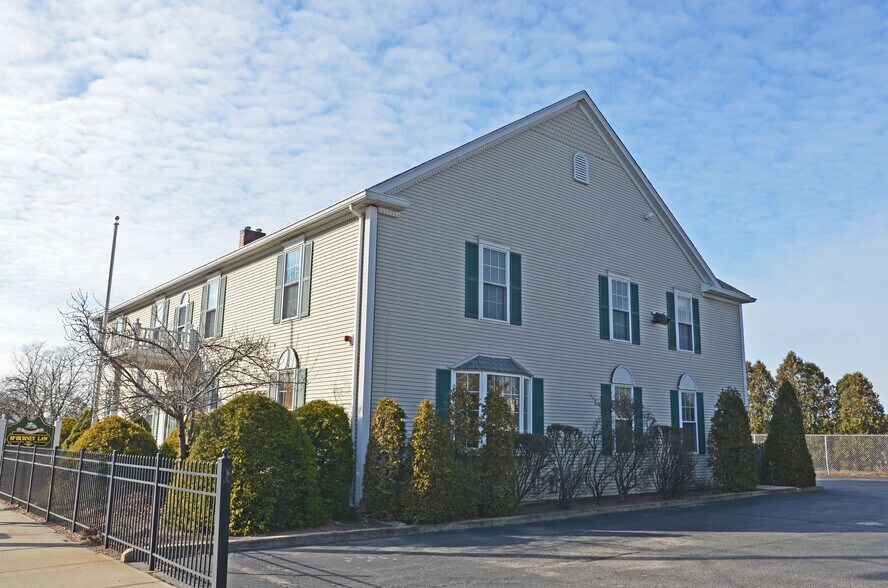 100 Cottage St, Pawtucket, RI 02860