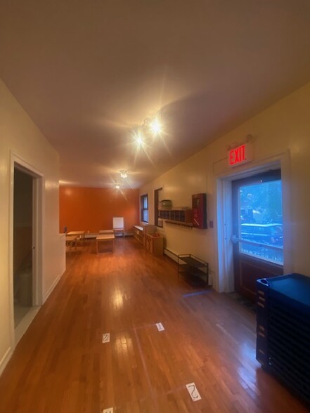 26 7th Ave, Brooklyn, NY for lease - Interior Photo - Image 3 of 9