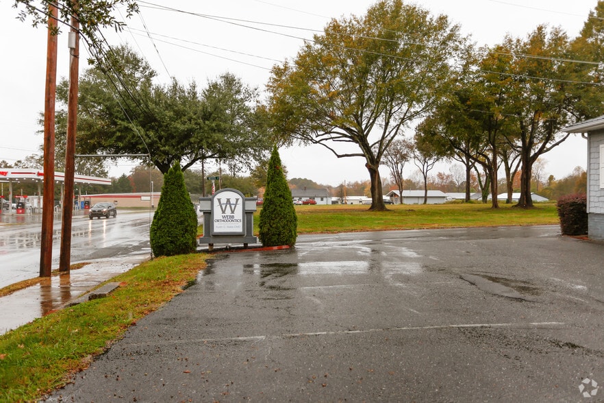 492 W Main St, Forest City, NC for sale - Building Photo - Image 2 of 3