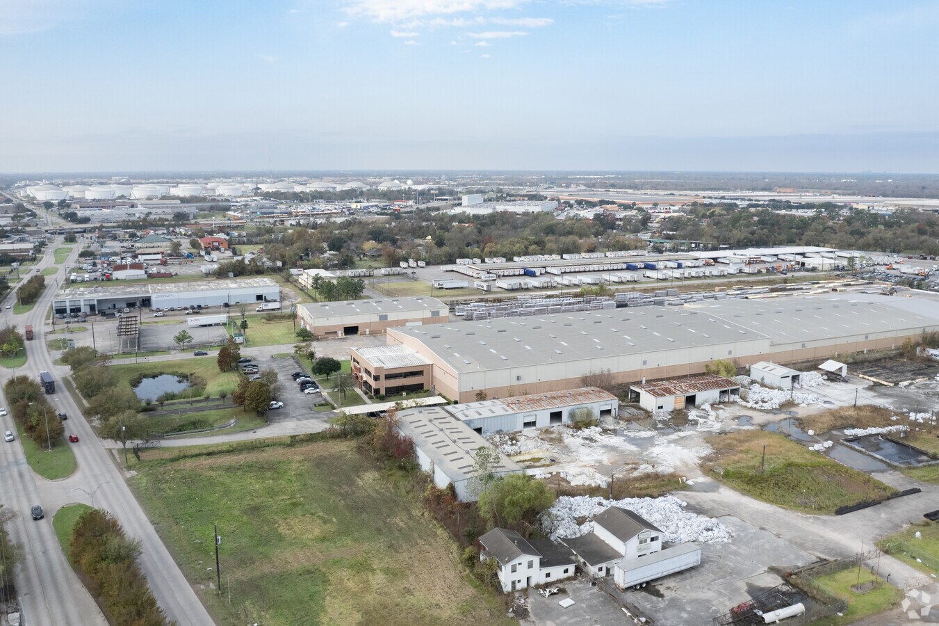 9605 Wallisville Rd, Houston, TX 77013