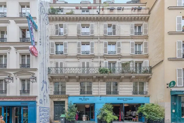 Coworking Space in Paris for lease - Building Photo - Image 1 of 13