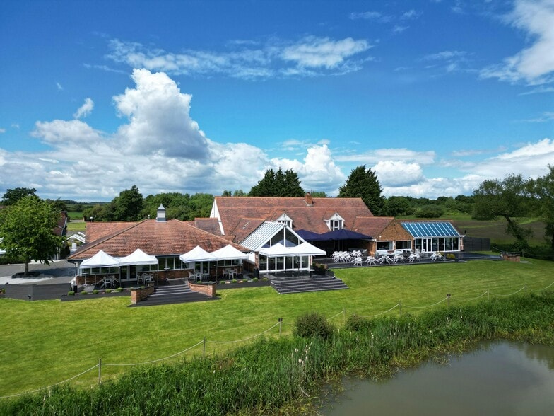 Buckingham Rd, Milton Keynes for sale - Building Photo - Image 1 of 1