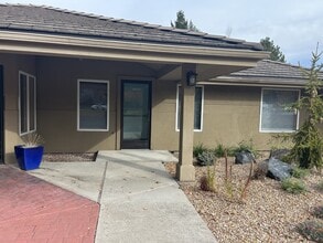 2190 NE Professional Ct, Bend, OR for lease Building Photo- Image 2 of 10