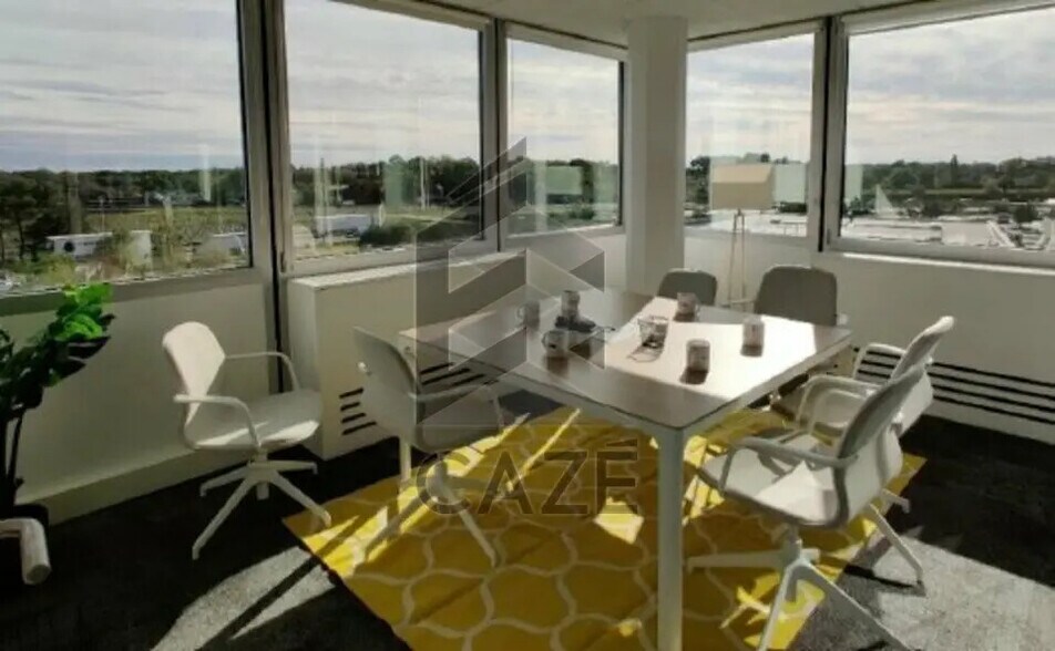 Office in Pessac for lease - Interior Photo - Image 2 of 6