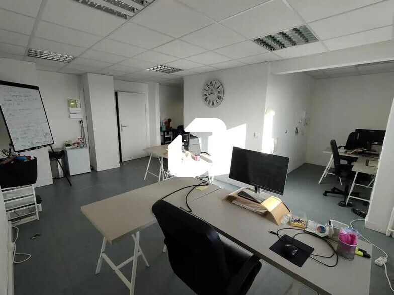 40-42 Rue Gabriel Péri, Le Plessis-Bouchard for lease - Interior Photo - Image 1 of 6