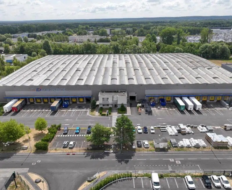 Location Entrepôt 7 387 m² à 17 627 m² - Photo 1