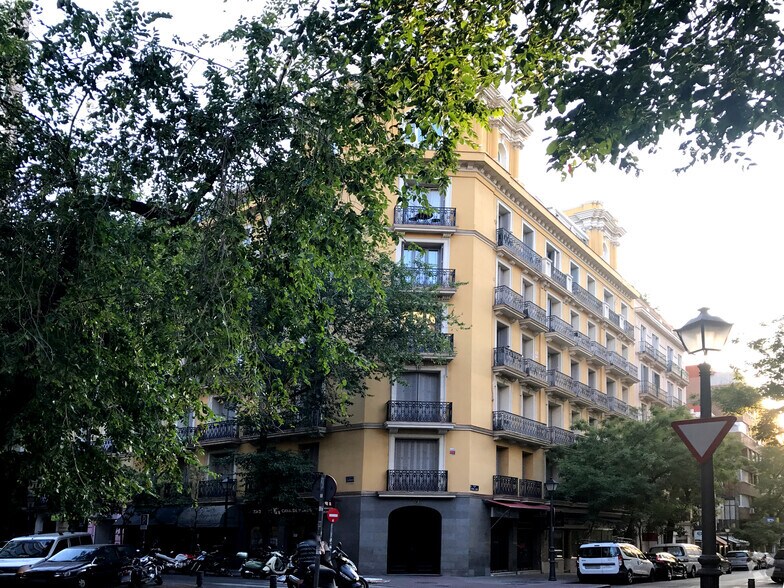 Multifamily in Madrid, Madrid for sale - Building Photo - Image 2 of 3