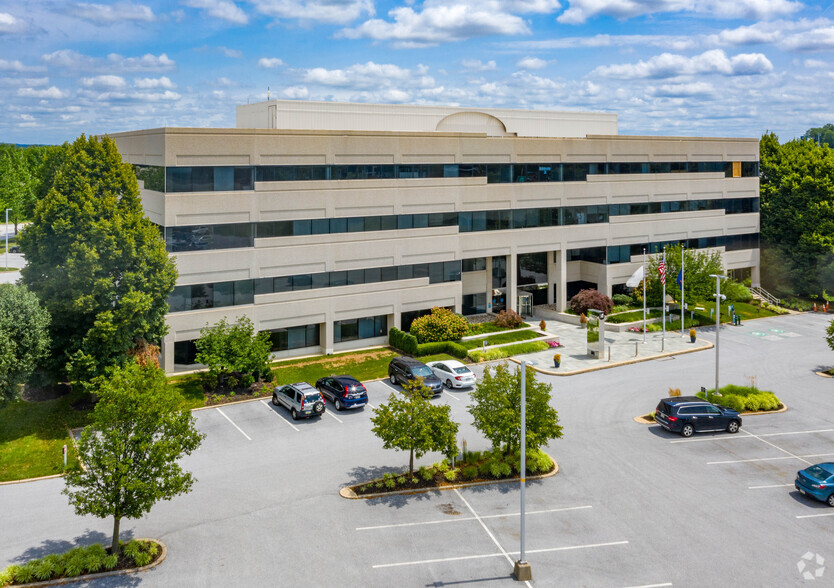 610 Freedom Business Ctr Dr, King Of Prussia, PA for lease - Building Photo - Image 2 of 15