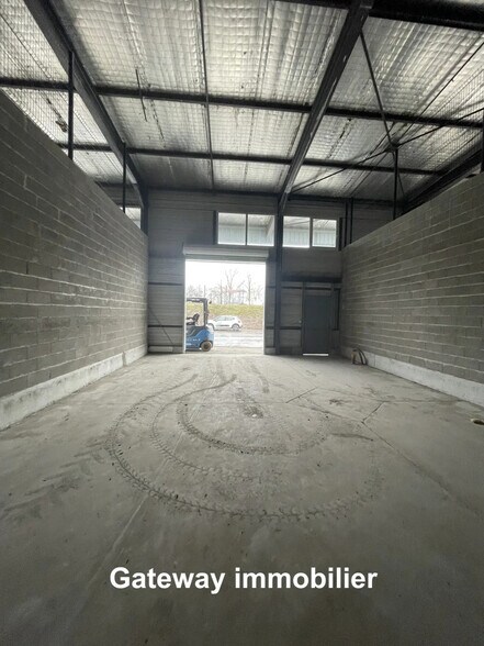 Industrial in Montluçon for lease - Building Photo - Image 2 of 3