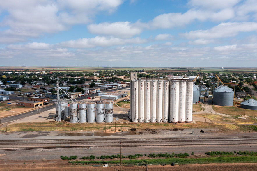 E 5th st, Friona, TX for sale - Primary Photo - Image 1 of 27