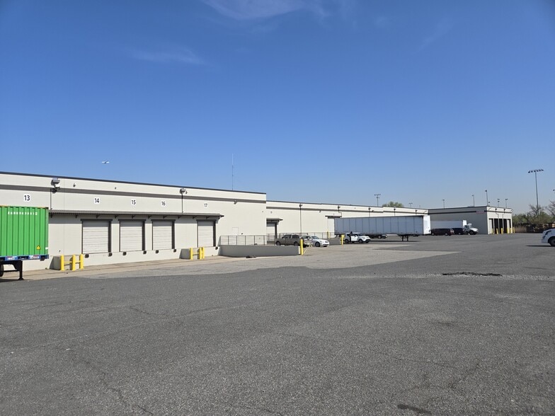 45 Linden Ave E, Jersey City, NJ for lease - Building Photo - Image 2 of 3