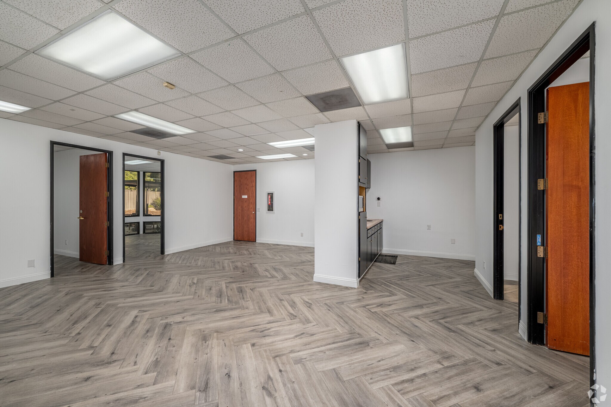 665-669 Cliffside Dr, San Dimas, CA for lease Interior Photo- Image 1 of 9