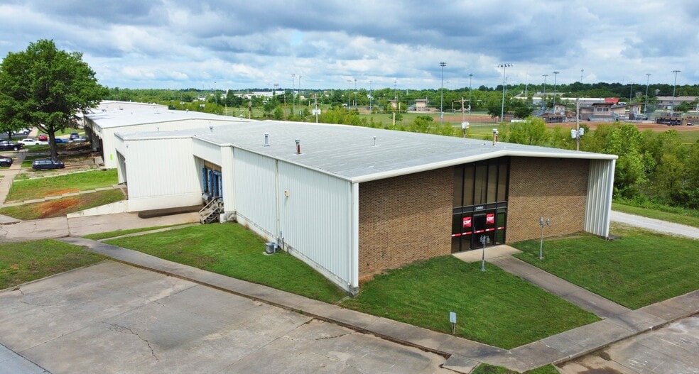 2000 N Dixieland Rd, Rogers, AR for lease - Building Photo - Image 3 of 15