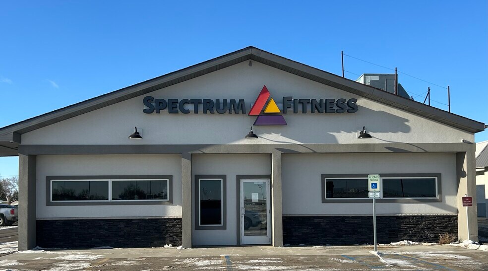 1915 N Broadway, Minot, ND for sale - Building Photo - Image 1 of 1