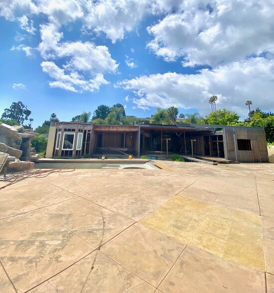 16351 Sloan Dr, Los Angeles, CA for sale - Building Photo - Image 3 of 5