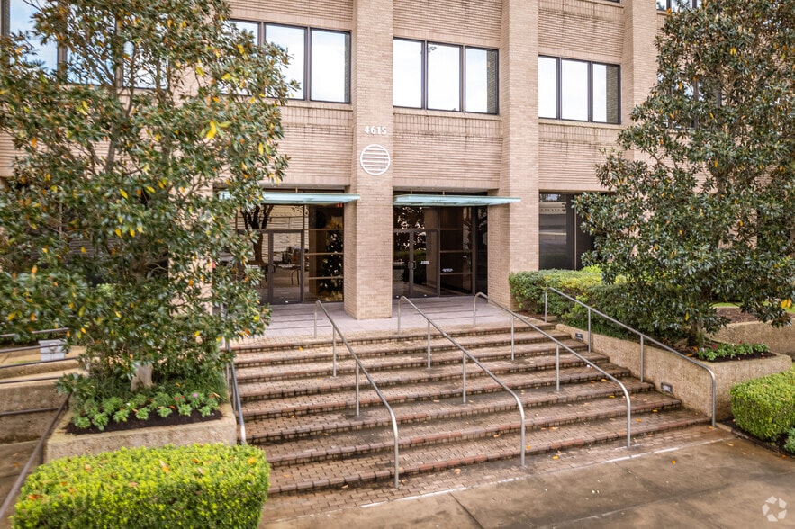 4605-4615 Southwest Fwy, Houston, TX for lease - Building Photo - Image 3 of 4