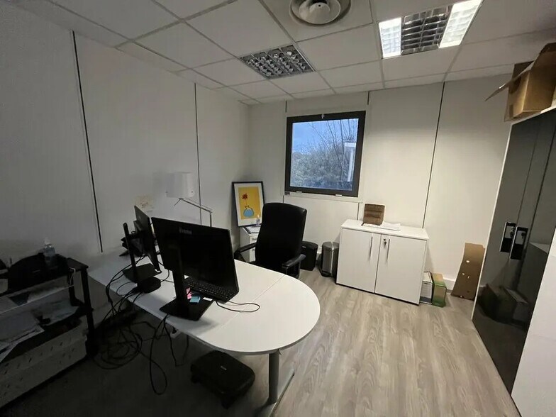 Office in LES MILLES for lease - Building Photo - Image 3 of 9