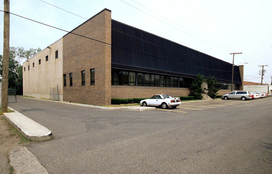 170 Roosevelt Pl, Palisades Park, NJ for lease - Primary Photo - Image 1 of 10