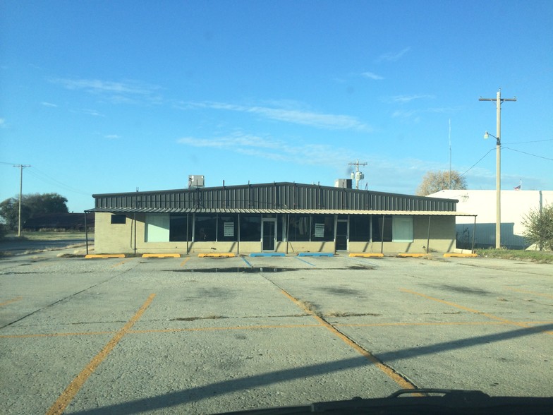 108 W Seminole St, Wynnewood, OK for sale - Building Photo - Image 1 of 1