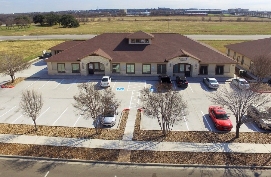 1911 Corporate Dr, San Marcos, TX for lease - Building Photo - Image 3 of 27