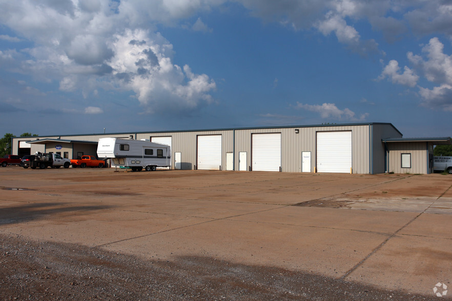 660 W SW 59th St, Mustang, OK for lease - Building Photo - Image 2 of 8