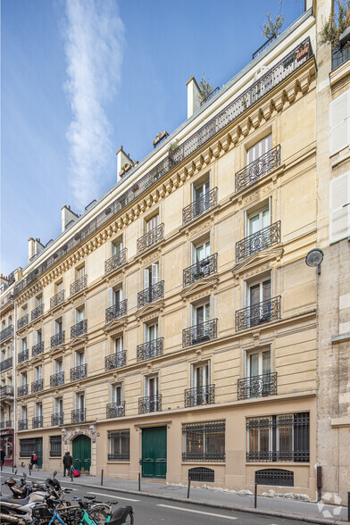 Office in Paris for sale - Building Photo - Image 2 of 2