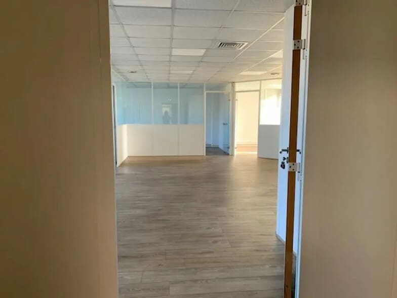 Office in Avignon for lease - Interior Photo - Image 3 of 10