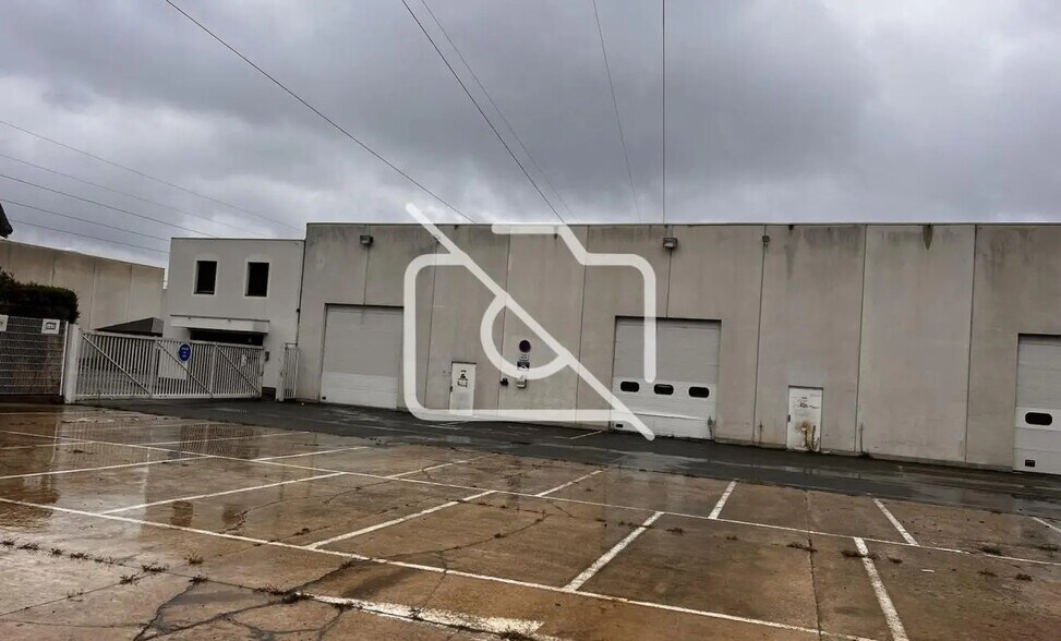 Industrial in Vert for lease - Building Photo - Image 2 of 11