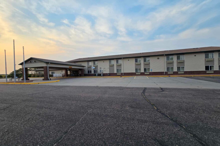 748 E 12th St, Imperial, NE for sale - Building Photo - Image 3 of 38