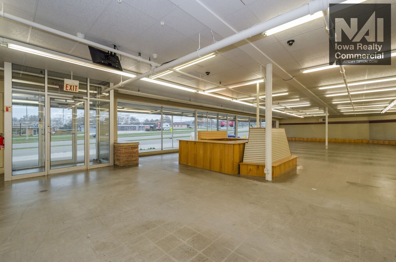 28302844 University Ave, Waterloo, IA 50701