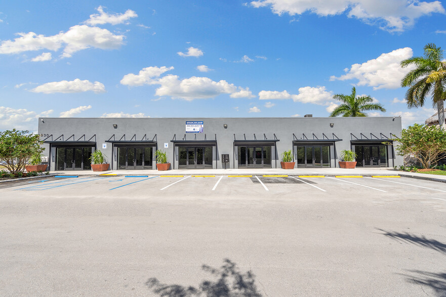 1930 N 30th Rd, Hollywood, FL for lease - Building Photo - Image 1 of 11