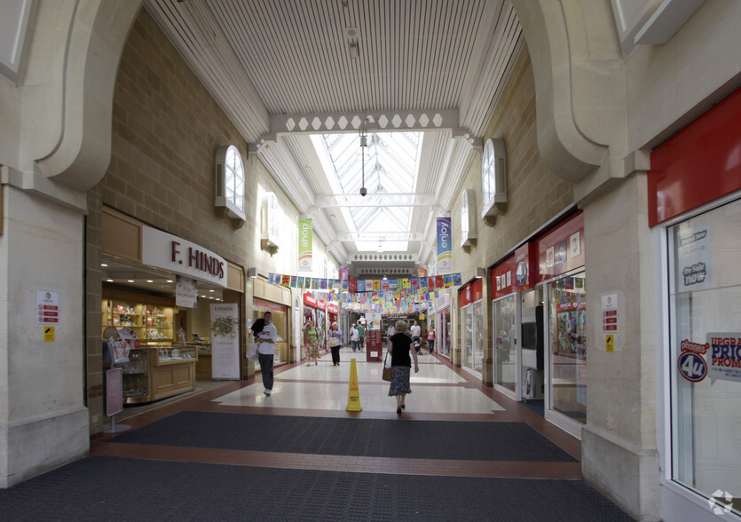 Emery Gate, Chippenham for lease - Interior Photo - Image 2 of 9