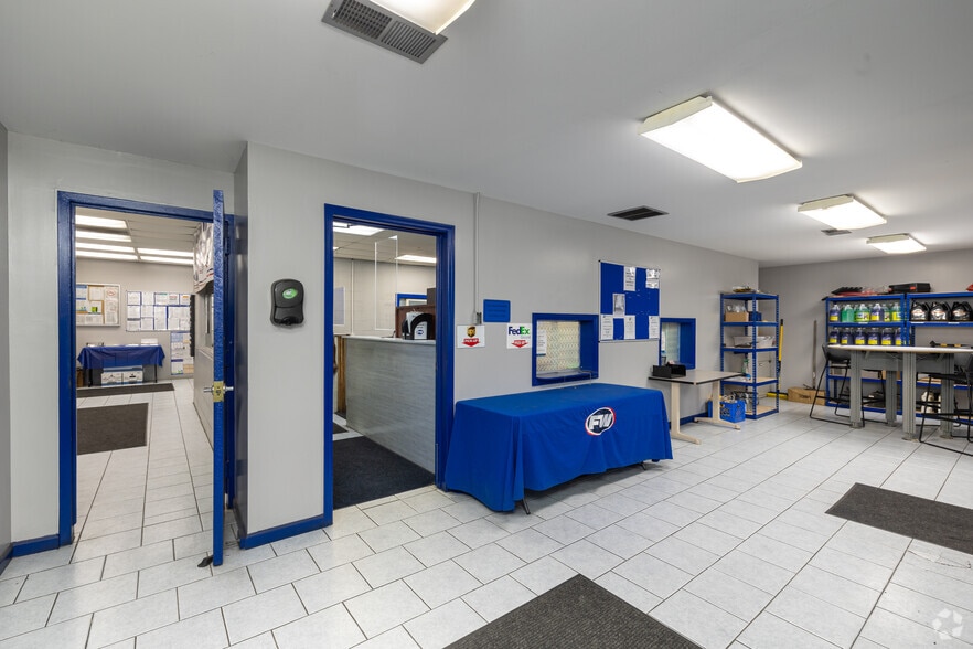 4300 Church Rd, Centreville, IL for lease - Lobby - Image 3 of 20