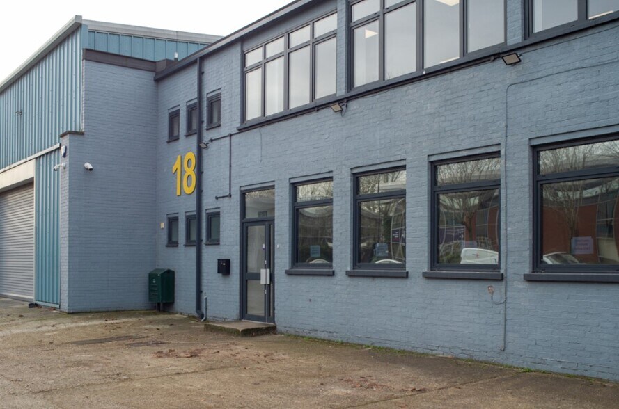 18 Progress Way, Croydon, CR0 4XD Industrial for Lease