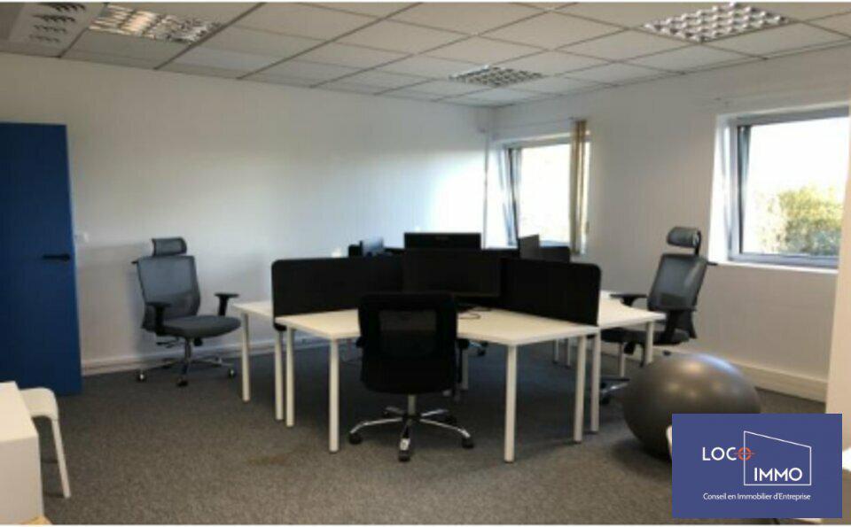 Flex in Pessac for lease Interior Photo- Image 1 of 4