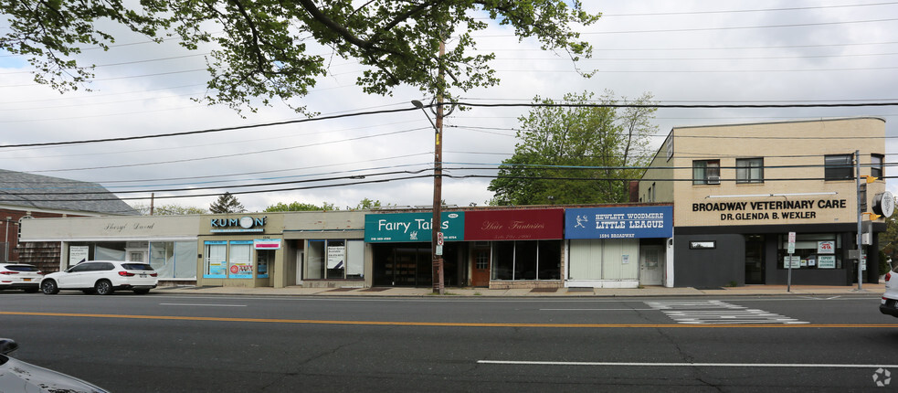 1584-1594 Broadway, Hewlett, NY for sale - Primary Photo - Image 1 of 1