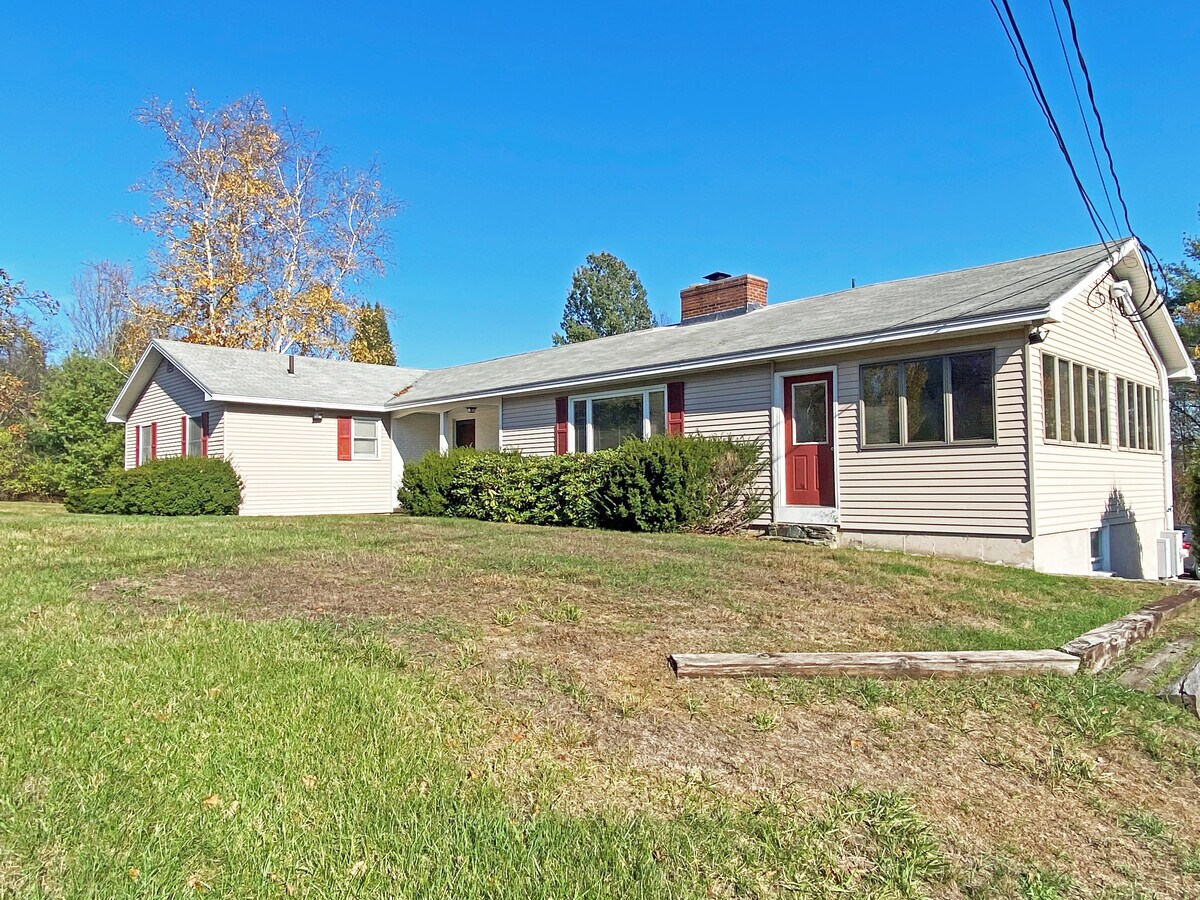 1037 Calef Hwy, Barrington, NH 03825