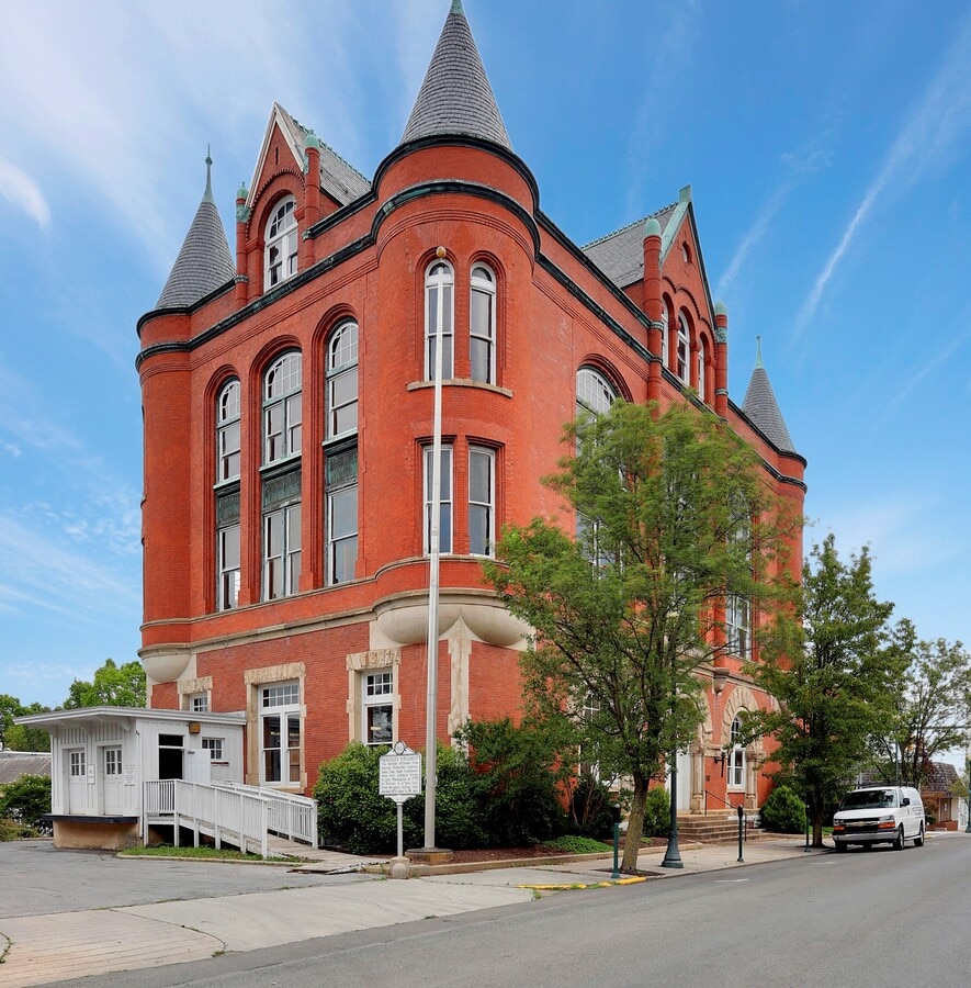 300 W King St, Martinsburg, WV 25401