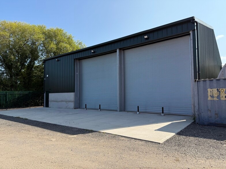 The Close, Horley for lease - Building Photo - Image 2 of 8