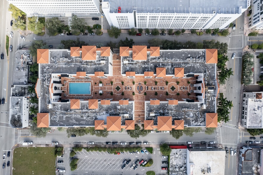 353-383 Aragon Ave, Coral Gables, FL for lease - Aerial - Image 3 of 89