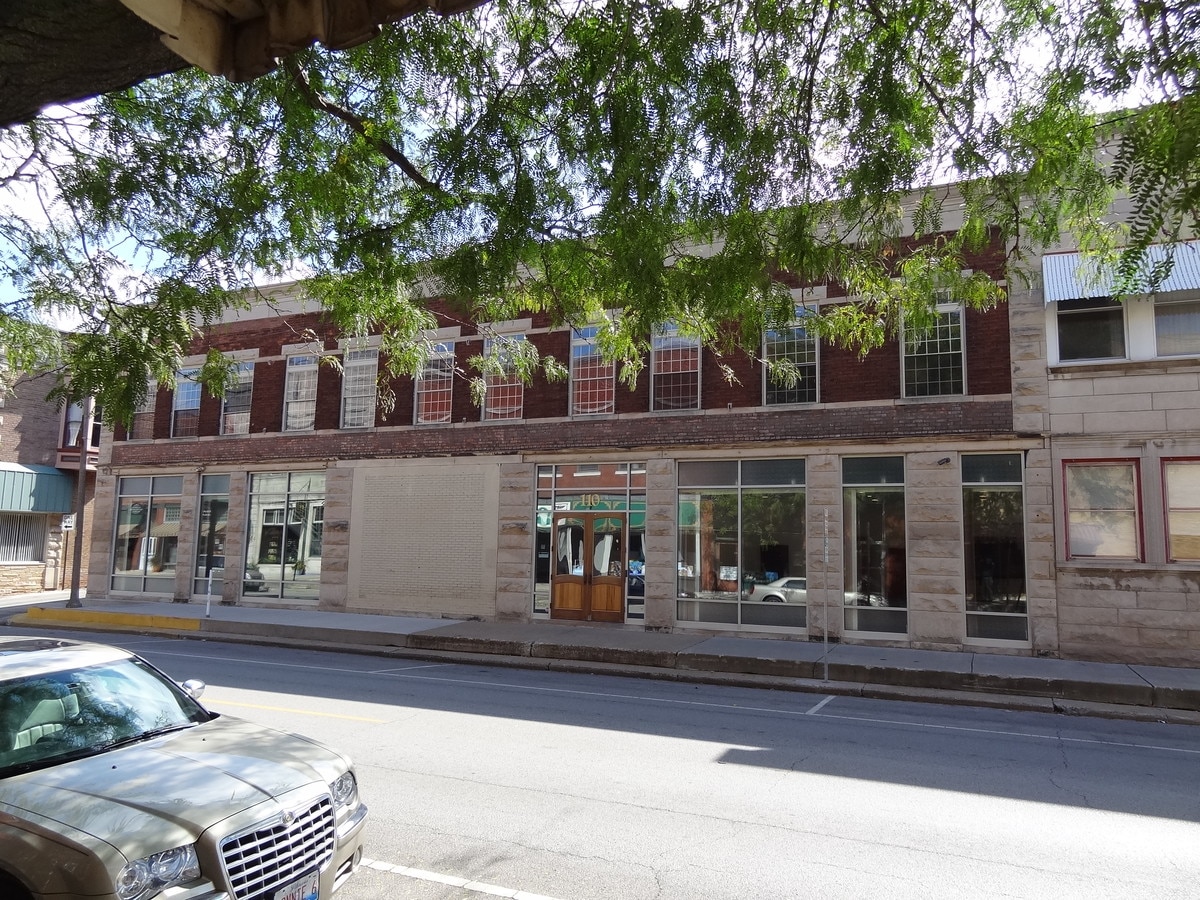 108 N Kickapoo St, Lincoln, IL 62656 Property Record