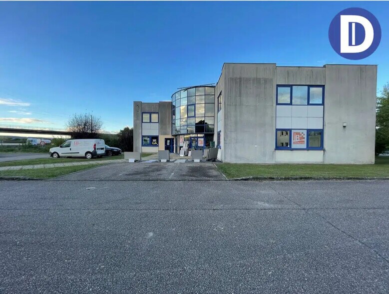 Office in La Maxe for lease - Building Photo - Image 1 of 7