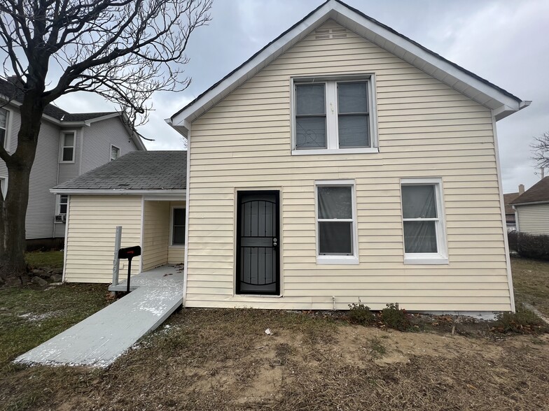 Michigan City Portfolio portfolio of 13 properties for sale on LoopNet.com - Building Photo - Image 1 of 28