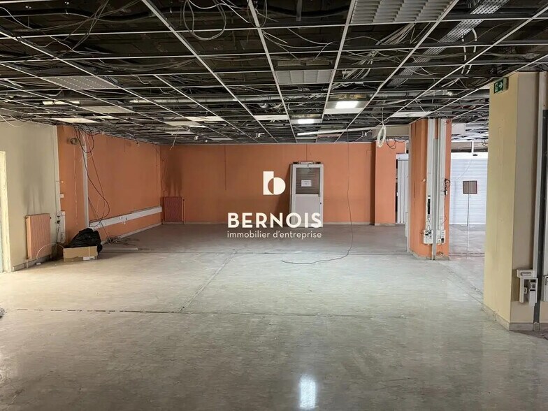 Office in Toulon for lease - Building Photo - Image 3 of 6