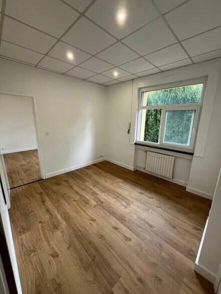 Office in Bayonne for lease - Interior Photo - Image 2 of 3